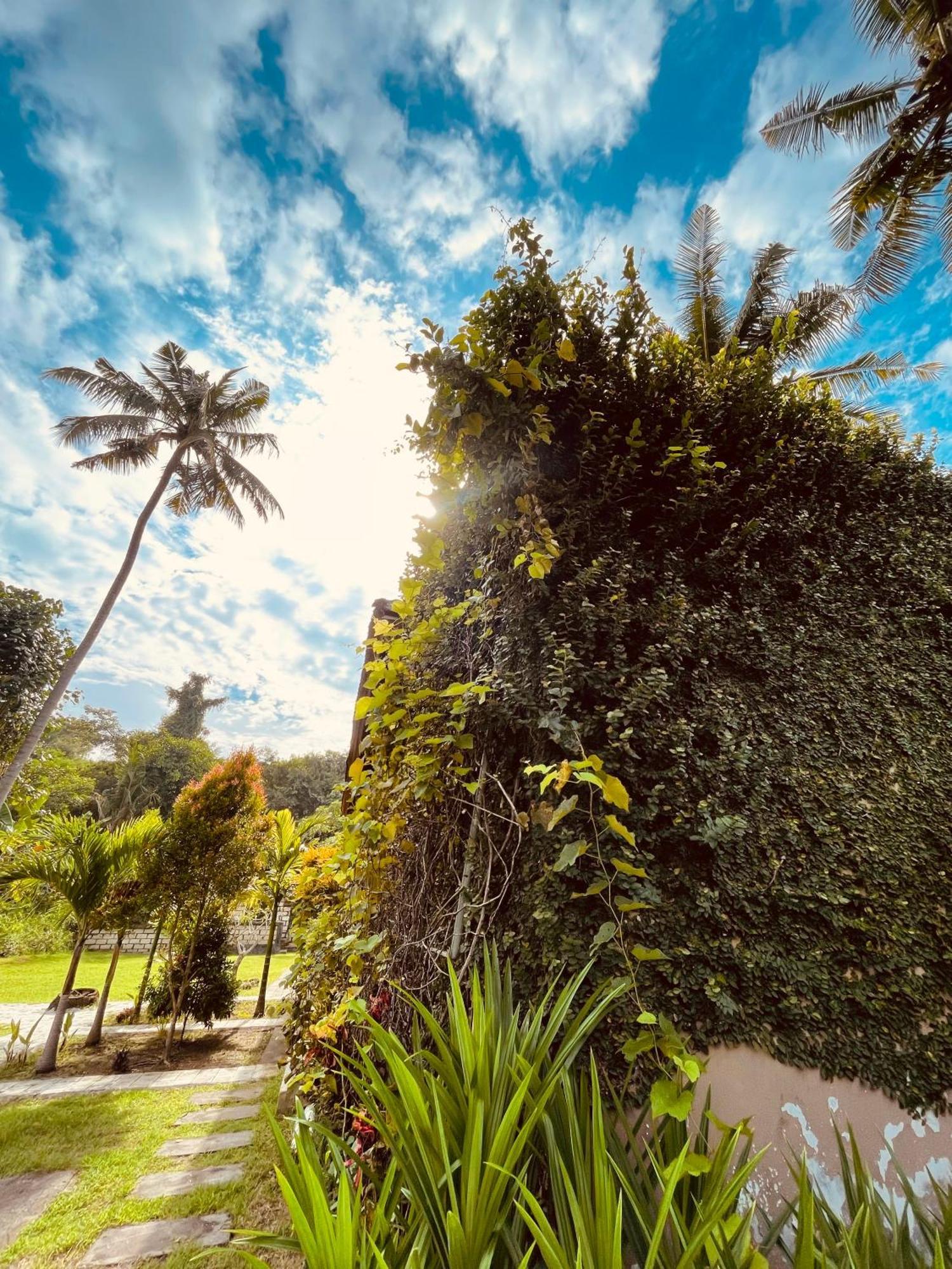 Apit Lawang Villas & Resto Batununggul Экстерьер фото