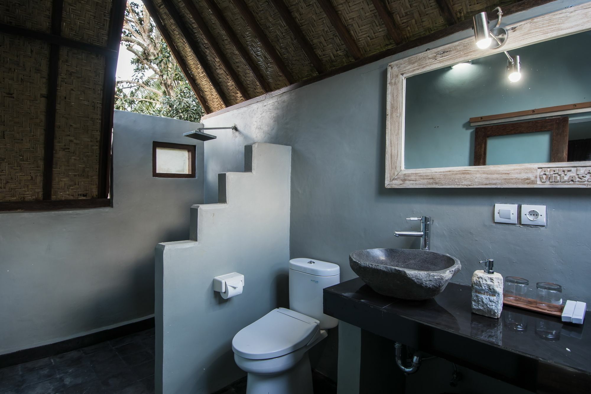 Apit Lawang Villas & Resto Batununggul Экстерьер фото